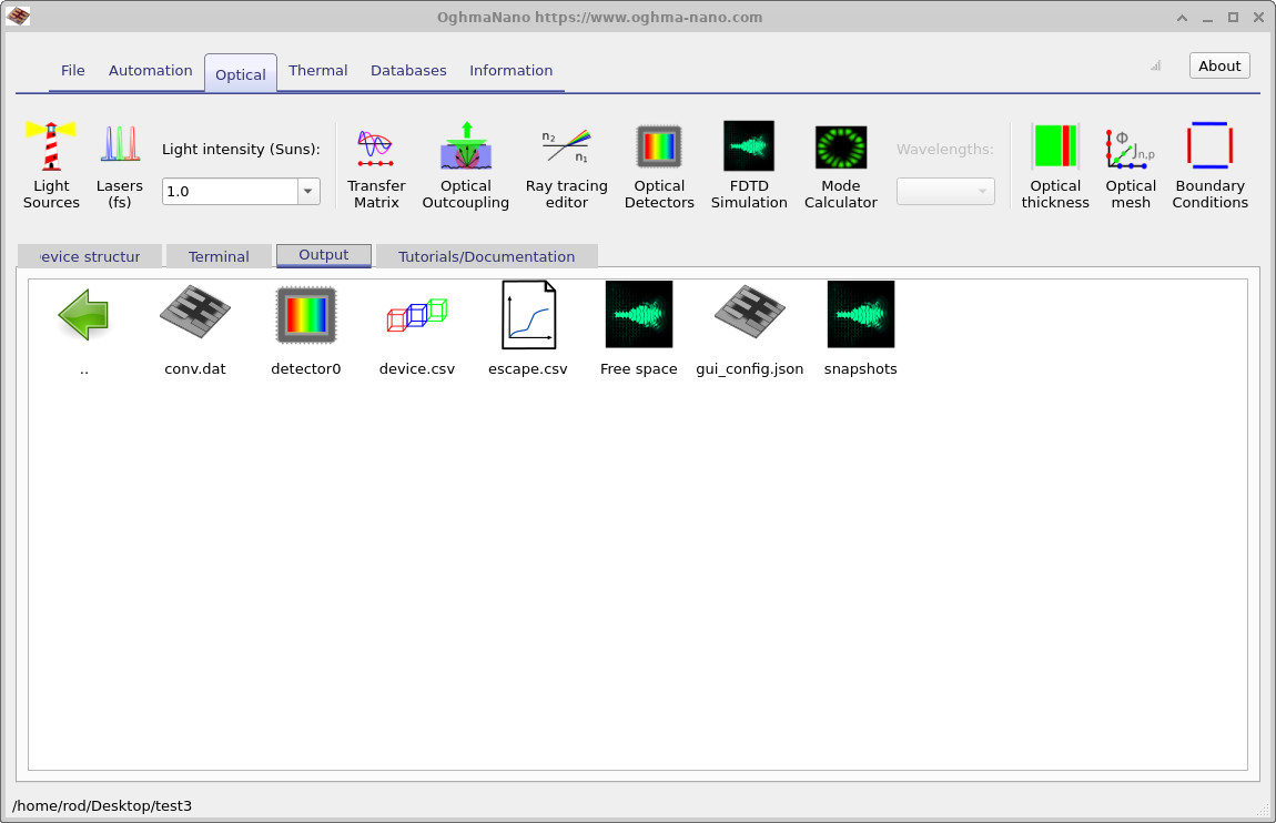 زبانه Output که فایل‌های نتیجه شبیه‌سازی شامل داده‌های آشکارساز و پوشه snapshots را نشان می‌دهد.
